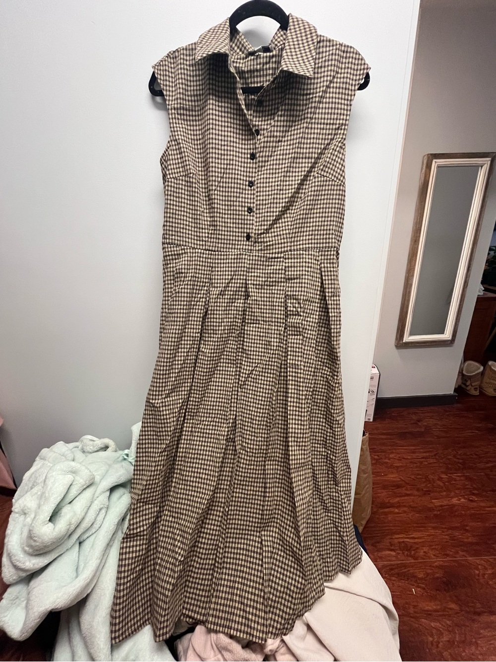 RIHOAS Sleeveless Tan Checkered Midi Dress